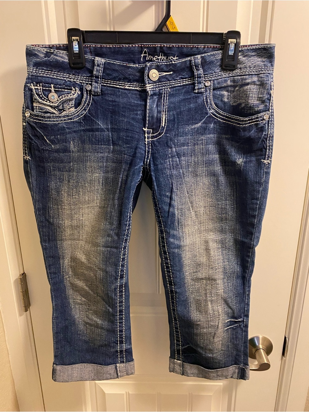 Amethyst Jeans 9 Juniors Stretch Capri Length Fade Wash Denim Rhinestone Accents
